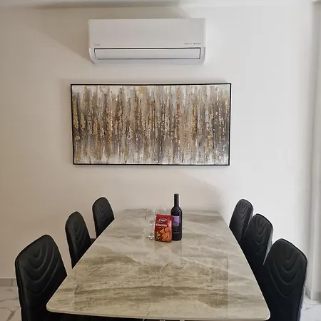 Modern Flat With Playroom! Apartment *